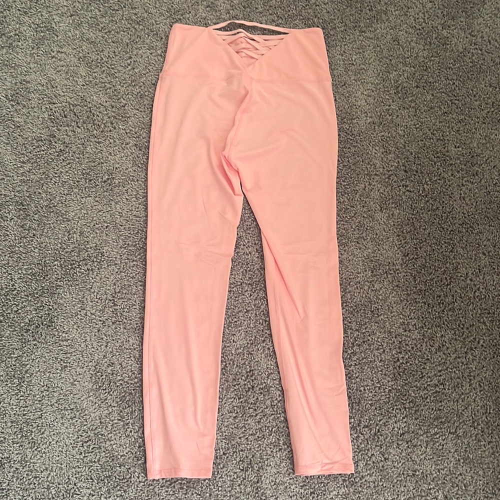 Pink workout leggings.